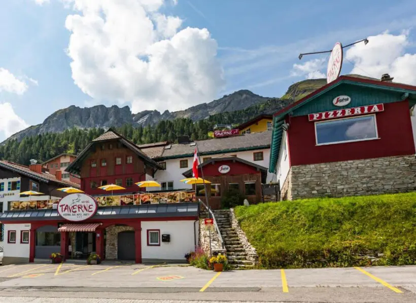 Route99 Motorcycle Store - Mitgliedsbetrieb Hotel-Restaurant-Disco Taverne Route99 Motorcycle Store - Mitgliedsbetrieb Hotel-Restaurant-Disco Taverne